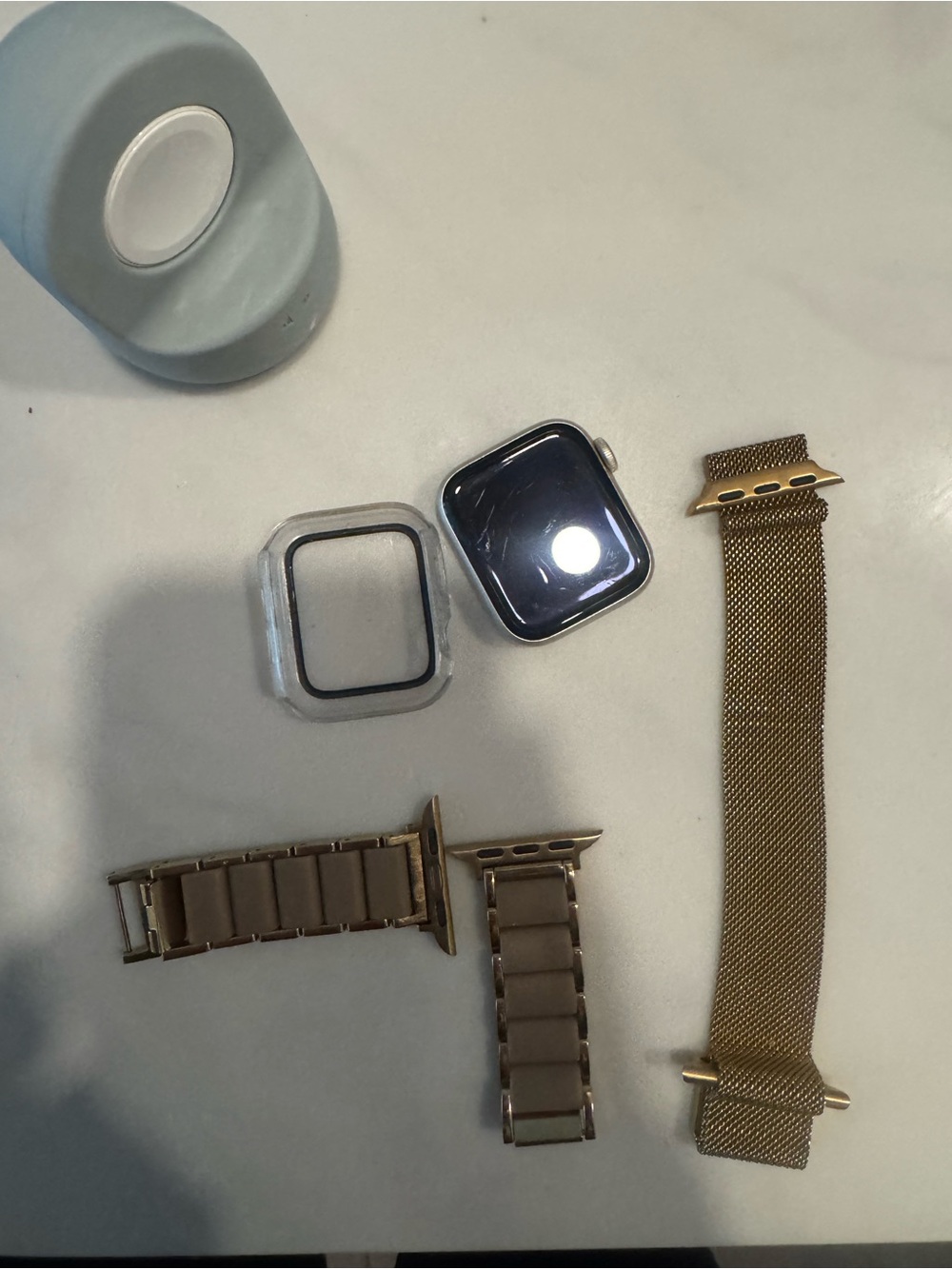 Used Apple Watch SE with Case and Gold Milanese + Link Bands (Gold)
